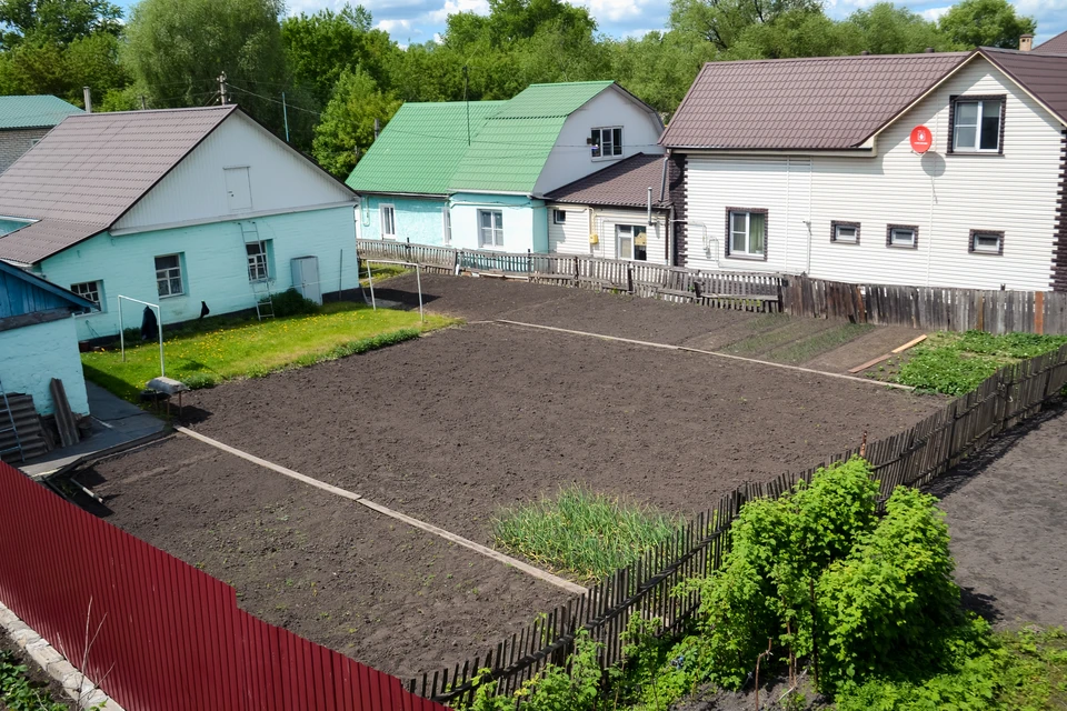 Если не оформить недвижимость за три года, участок могут признать самовольной постройкой.