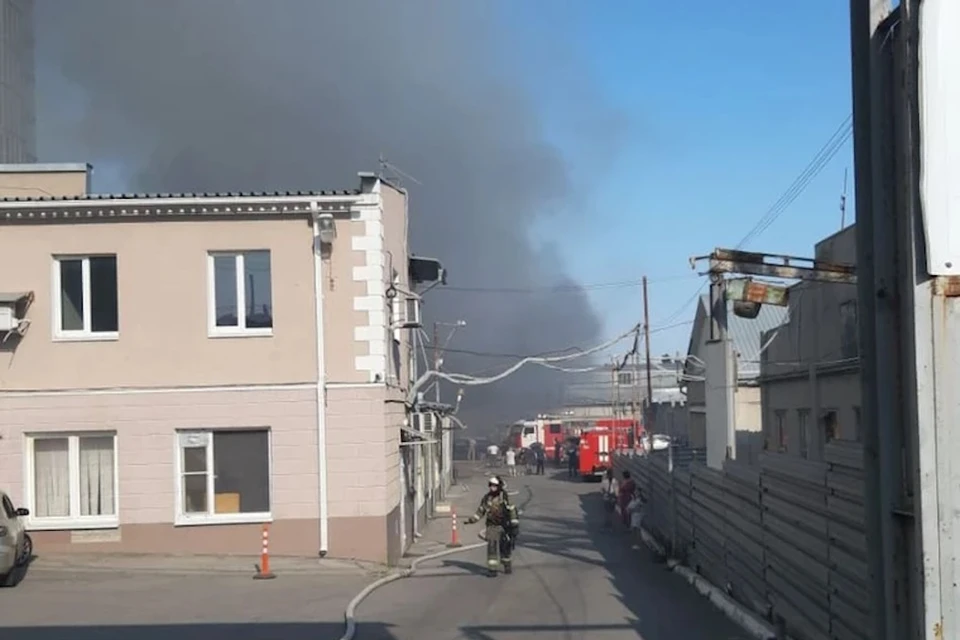 Во время пожара в цеху погибли рабочие.