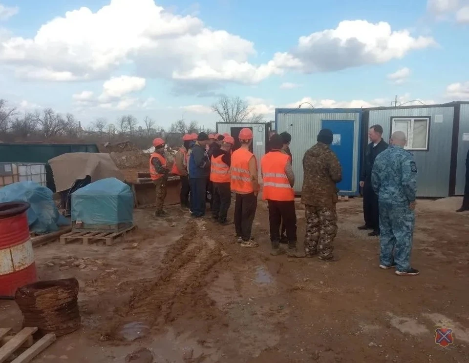 Нарушителей находят на стройках, оптовых базах, в полях.