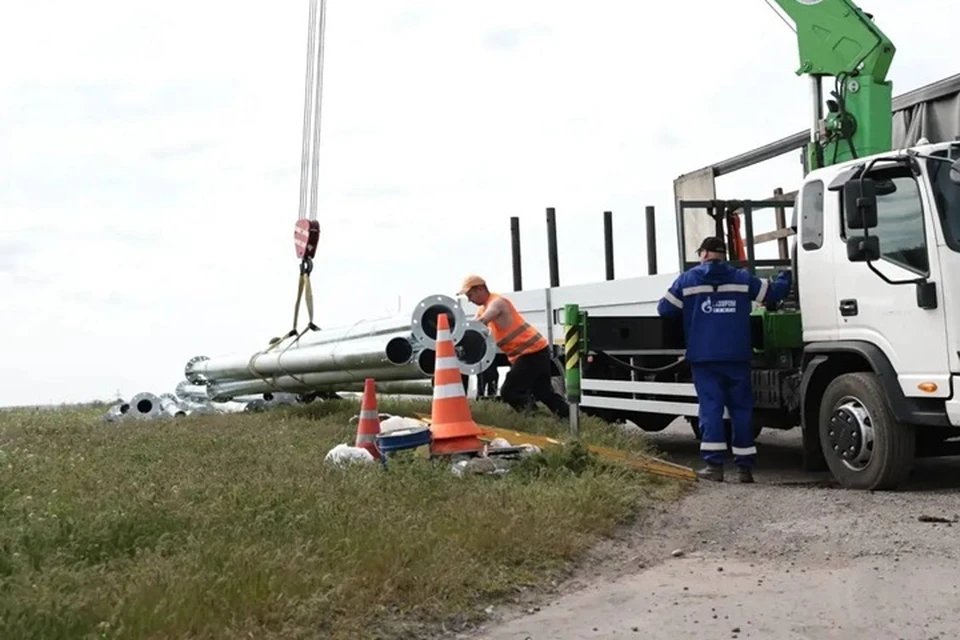 На трассе Донецк - Макеевка - Торез установили более 340 опор освещения. Фото: Служба автомобильных дорог Донбасса