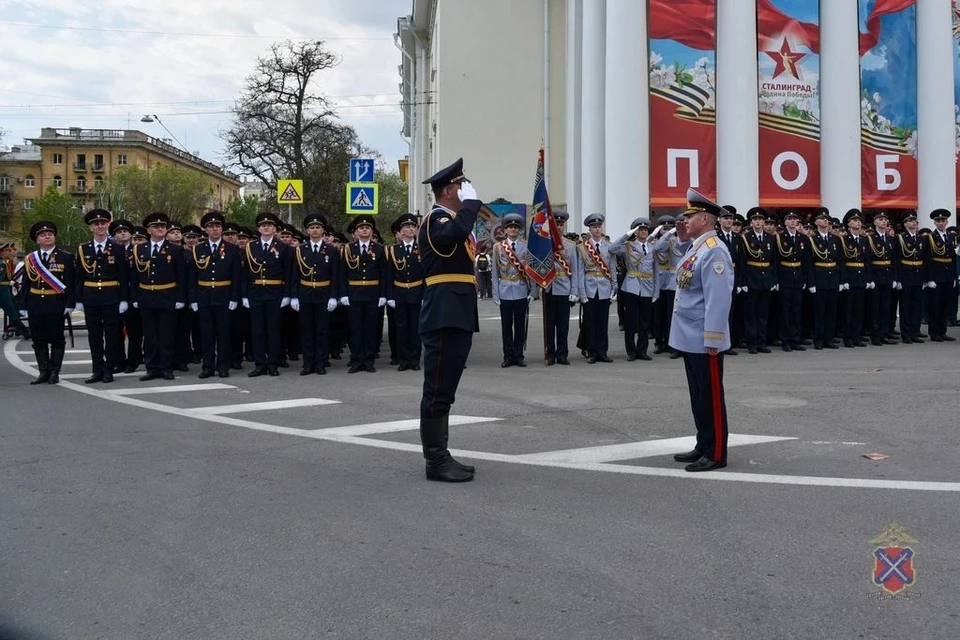 Полицейские приняли участие в параде.