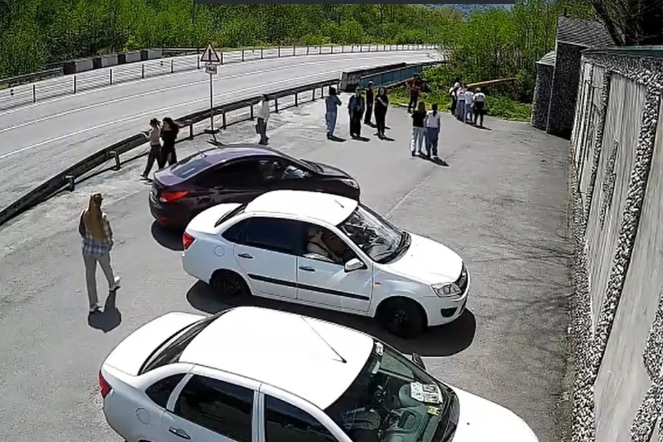 На троих туристок завели административные дела. Фото: стоп-кадр видео Аланского Богоявленного женского монастыря