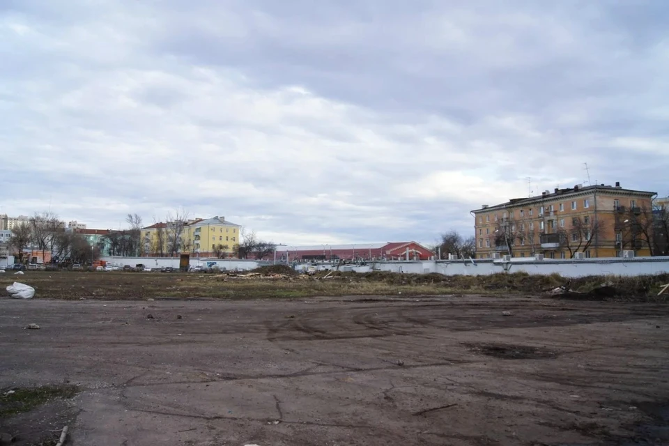 В 2007 году уникальное спортивное сооружение передали в частные руки, после чего оно было превращено в автостоянку, а затем – в рынок.