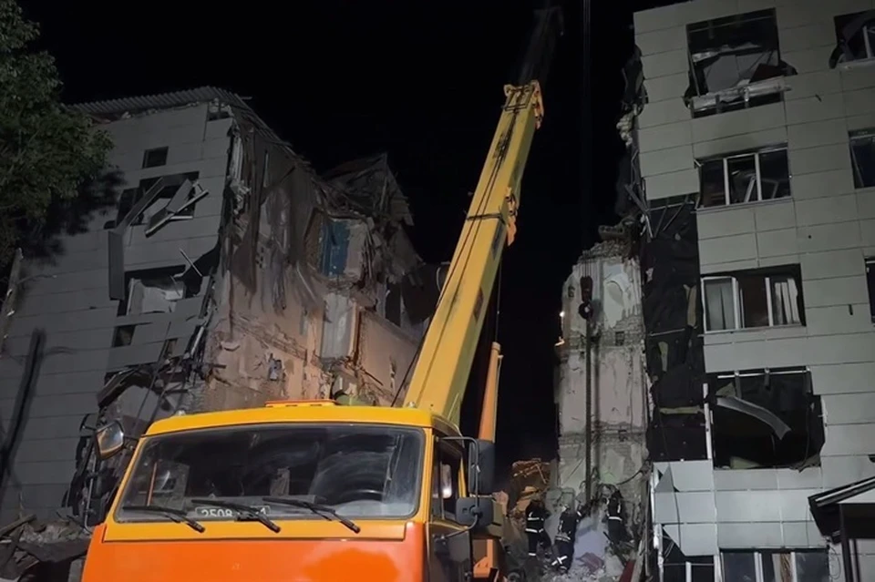Трагедия в Старобельске продолжает объединять людей по всей России. Фото: МЧС России