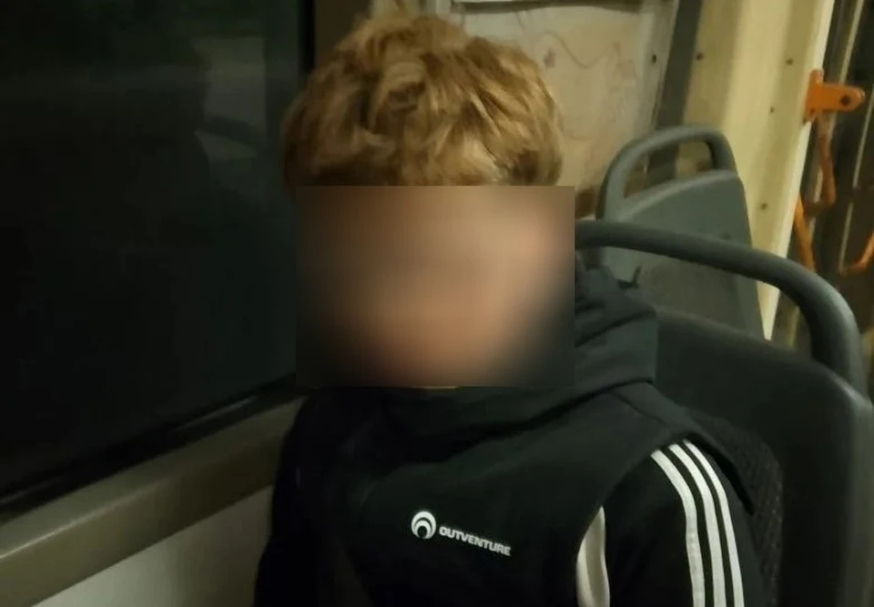 В Калуге задержали 13-летнего зацепера на остановке «Сквер Комсомола».