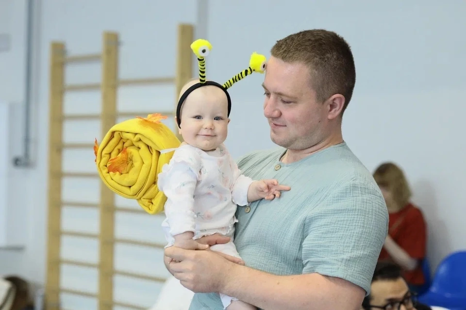 В забеге сегодня участвуют несколько сотен малышей. Многие приходят в оригинальных костюмчиках.