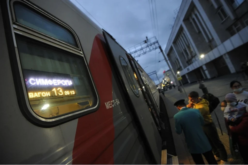 Пассажиров доставляют до Керчи автобусами.