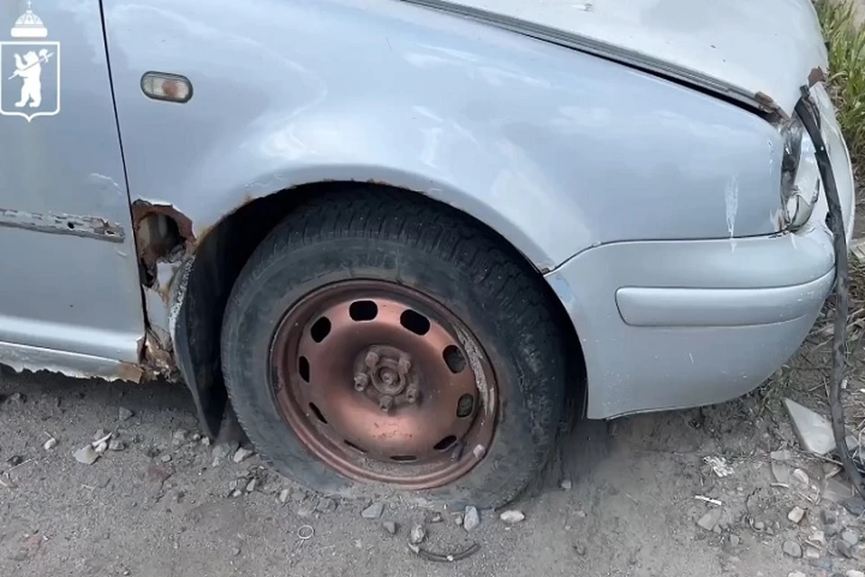 Брошенные машины эвакуируют.