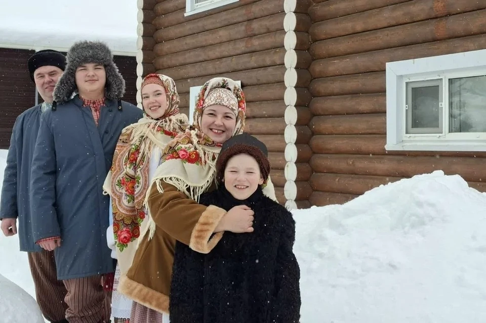 Павел и Людмила душа в душу живут уже больше 18 лет, растят троих детей, берегут обычаи земли коми.
