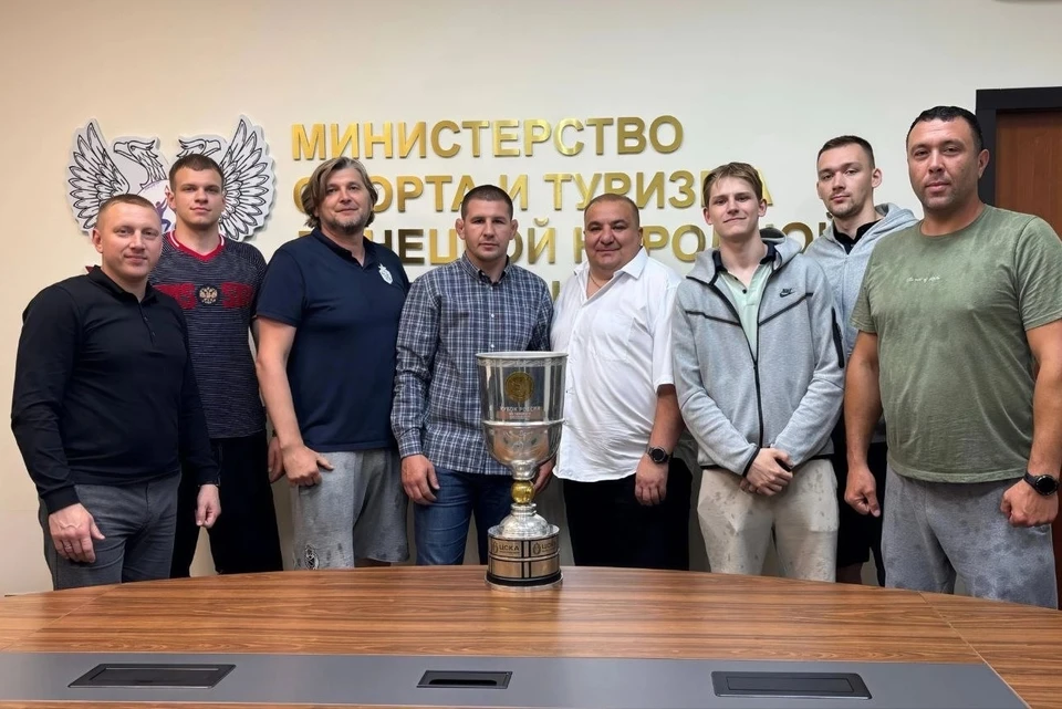 В ДНР приехала делегация спортивного клуба ЦСКА во главе с Игорем Левшиным. Фото: ТГ/Швец
