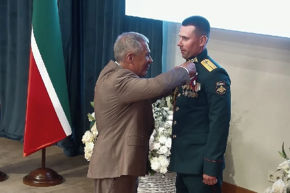 Среди награжденных как рабочие, так и военнослужащие. Фото: rais.tatarstan.ru