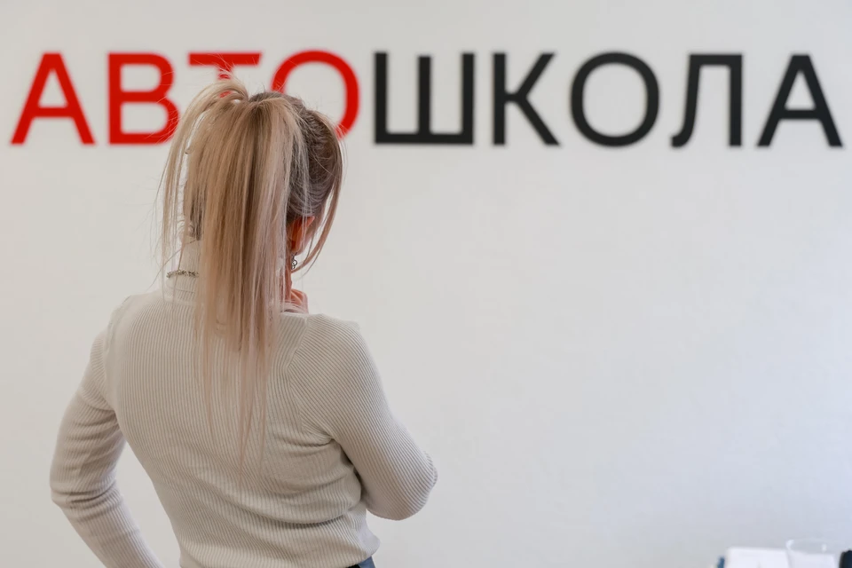 В Томской автошколе оплачивали работу сотрудника, который фактически там не работал