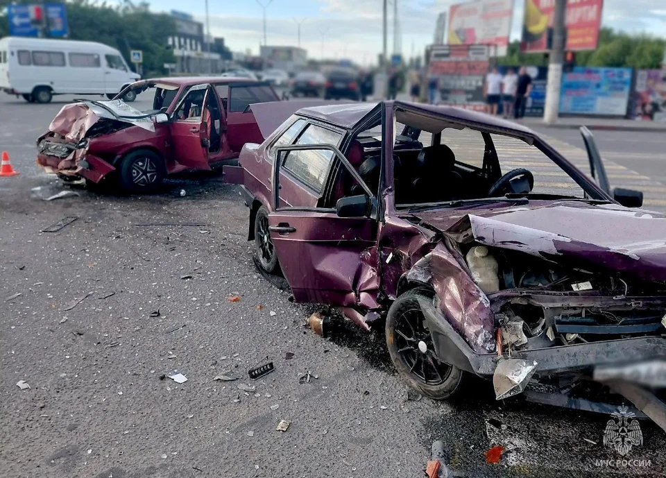 В аварии пострадали пять человек. Фото - МЧС Запорожской области