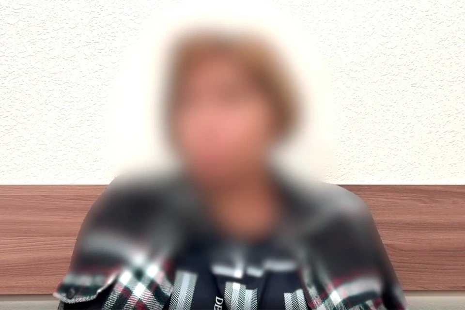 В Крыму сотрудники Федеральной службы безопасности России задержали 59-летнюю уроженку Луганской области, которую подозревали в работе на украинские спецслужбы.