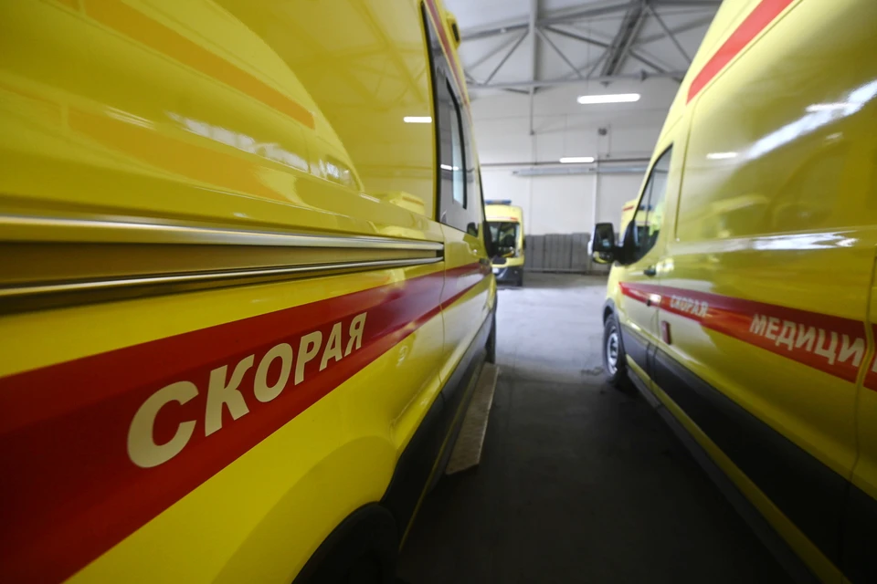 В Омутнинском районе мужчина поскользнулся на лестнице и упал с высоты ударившись головой.