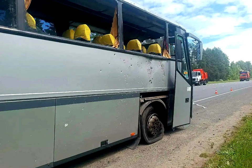Украинские боевики напали на машину детьми-футболистами в Брянской области с помощью БПЛА. Фото: t.me/sbbytoday