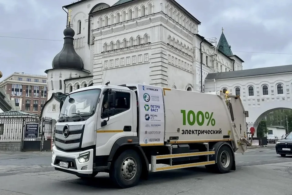 Уборщики мусора в Петербурге пересели на электротранспорт. Фото: gov.spb.ru