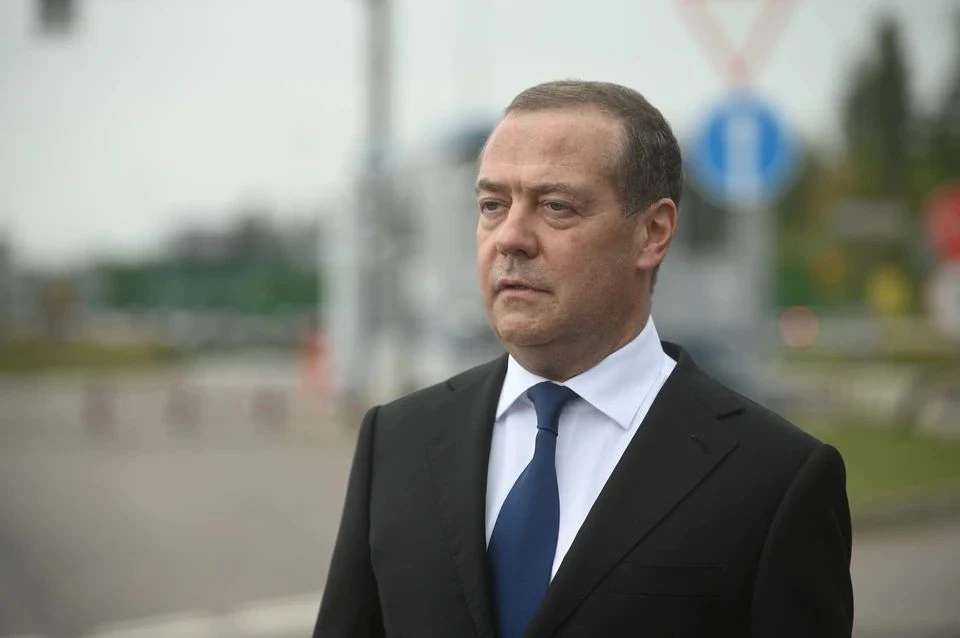 Медведев: Экс-президенты Украины повели себя как нацисты в истории с орденами