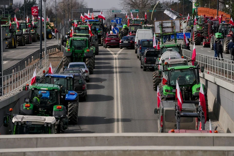 В Польше фермеры перекрыли трассу S3, протестуя против импорта с Украины