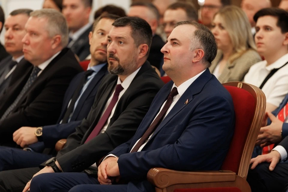 Работа по поручениям губернатора началась сразу после обращения. Фото: Олег Татаркин/zs74.ru