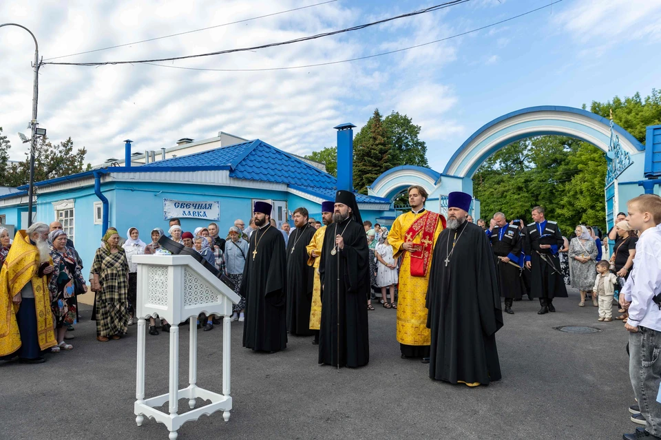 В Ессентуках проводят литургии на пепелище сгоревшего храма. Фото: пресс-служба Пятигорской и Черкесской епархии Русской Православной Церкви