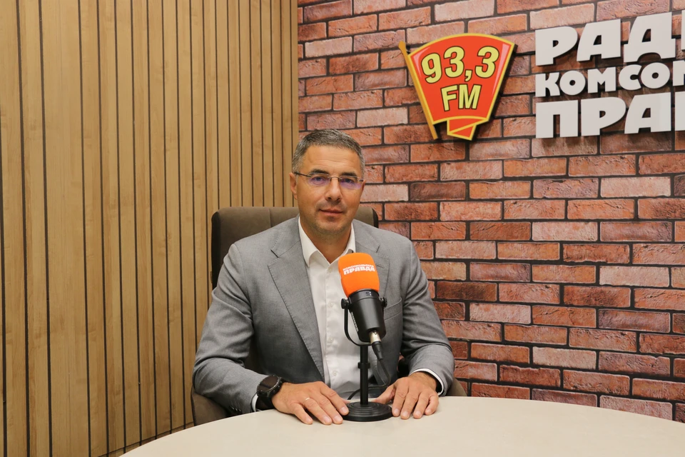 Глава города Тулы Алексей Эрк на радио «Комсомольская правда» в Туле.