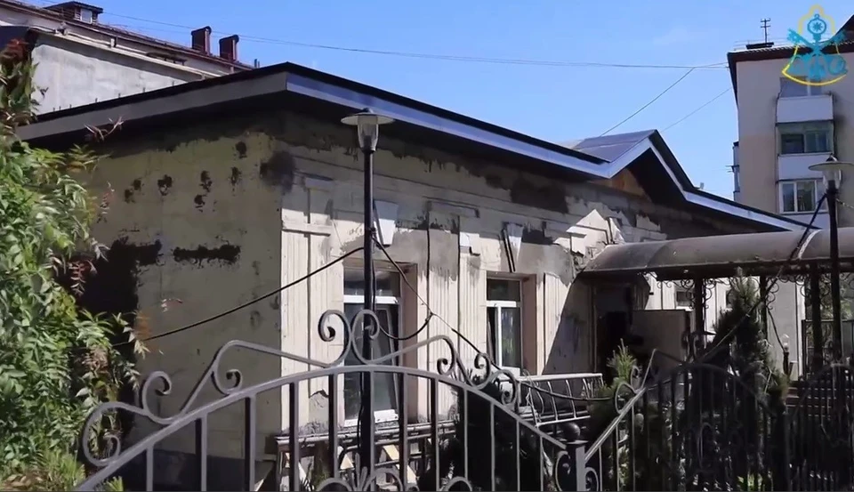 Здание краеведческого музея в Корсакове планируют отремонтировать к сентябрю. Фото: канал мэра Корсаковского МО Наталии Куприной
