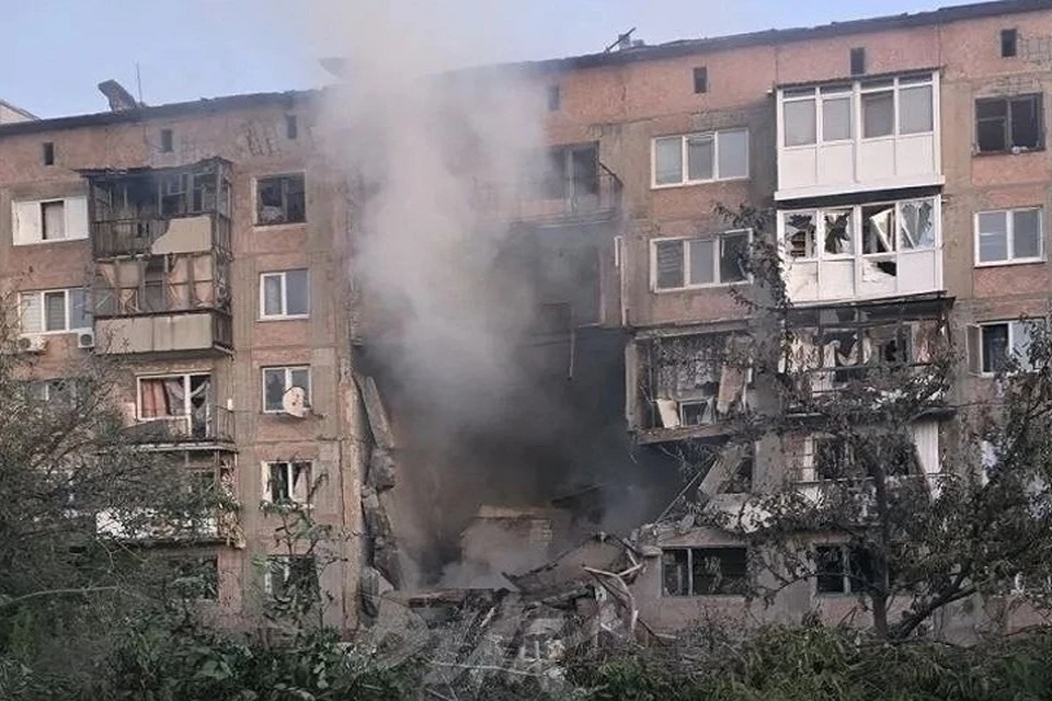 В Калининском районе Горловки значительно поврежден многоквартирный дом. Фото: ТГ/Приходько