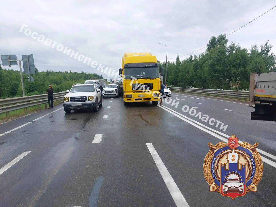В массовом ДТП с грузовиком и фурой пострадал водитель автомобиля Haval