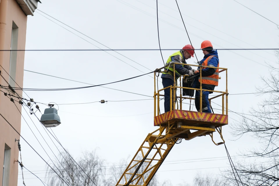 В городе восстанавливают электроснабжение