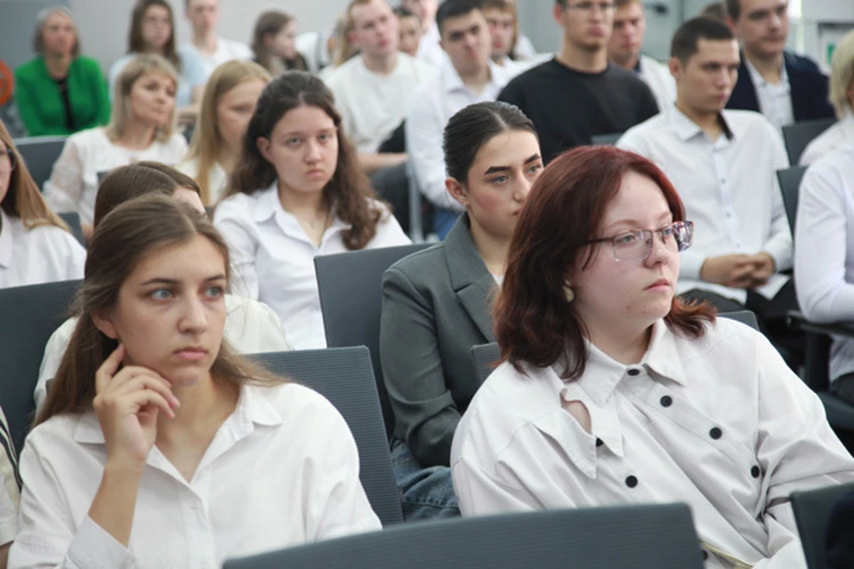 В подшефных техникумах СУЭК-Кузбасс прошли встречи выпускников с представителями компании. Фото: Пресс-служба СУЭК Кузбасс