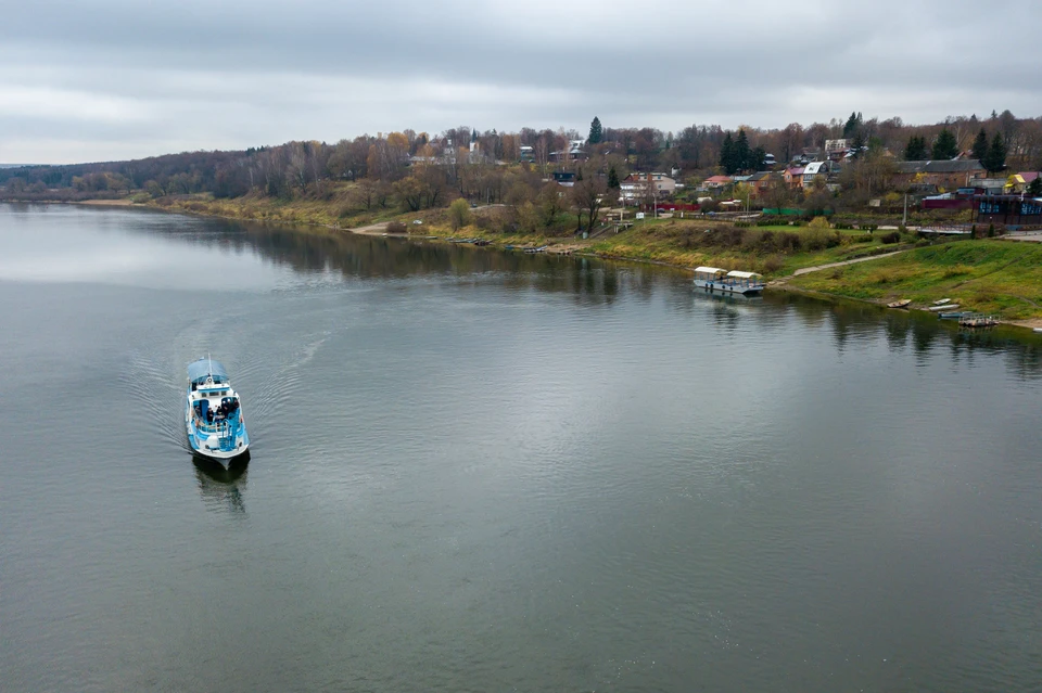 Теплоход с пшеницей сел на мель на Волге под Городцом.