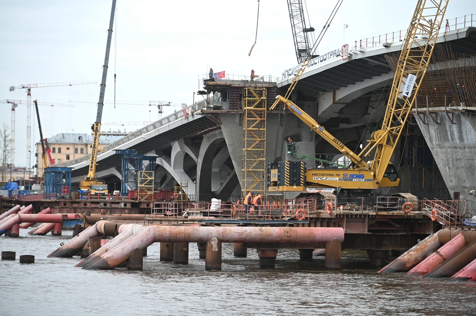 В Петербурге продолжается строительство Большого Смоленского моста.