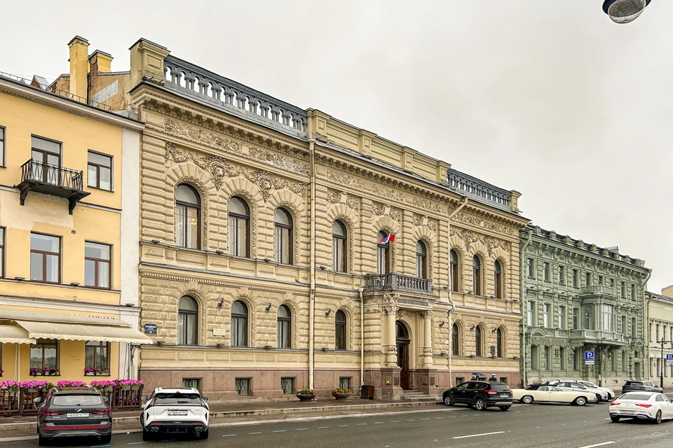 Завершили ремонт крыши Дворца бракосочетания №1 на Английской набережной. Фото: Смольный