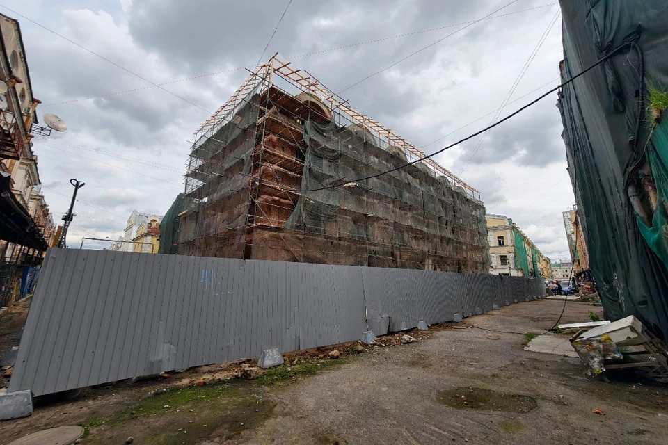 Пятый корпус в Апраксином дворе скоро приведут в порядок.