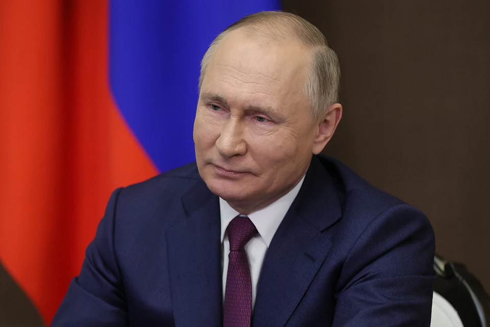 Путин назвал лицедеями Зеленского и его окружение.