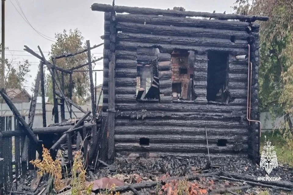 В этом доме погибли пенсионеры.
