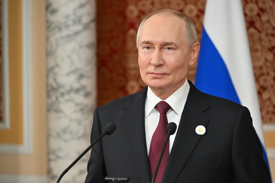 Подарок Путина Стевандичу повесили в здании парламента Республики Сербской