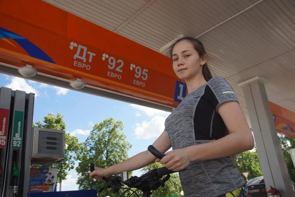 В Крыму и Севастополе до сих пор действуют ограничения на продажу бензина из-за нехватки топлива