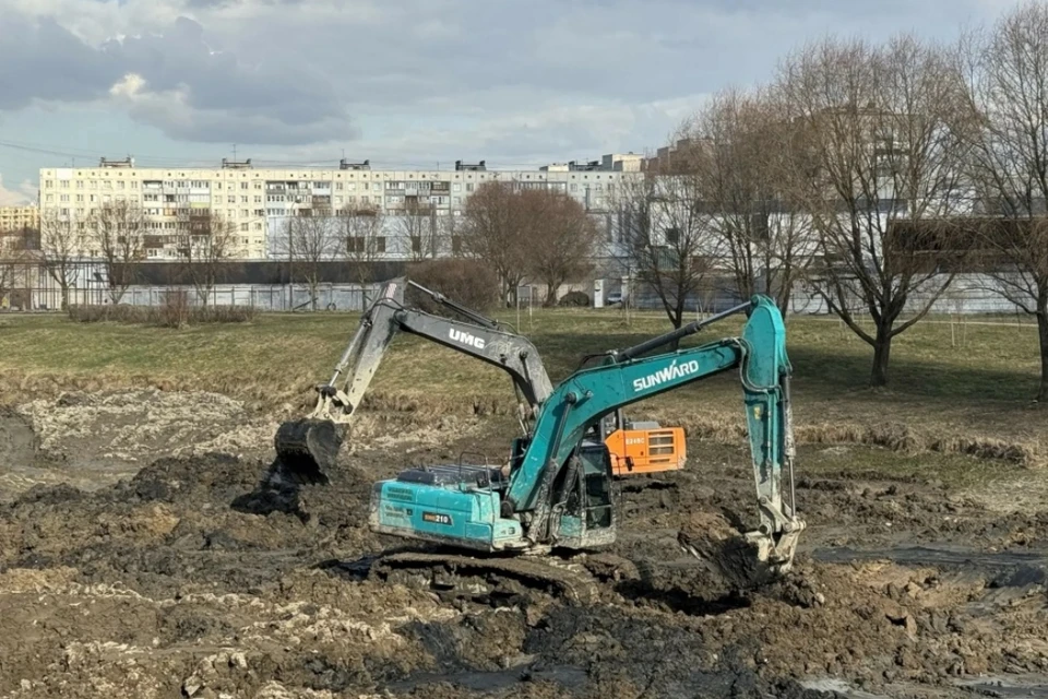 Когда-то здесь была вода. Чиновники обещают, что речку восстановят. Фото: Комитет по природопользованию