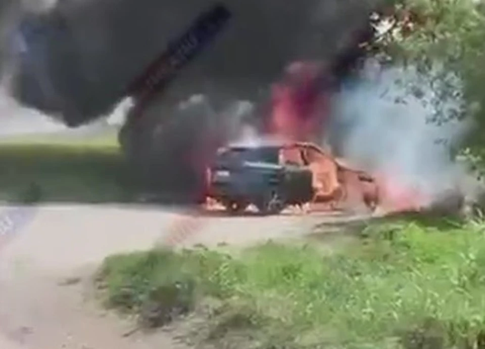 Бандиты подожгли автомобиль.