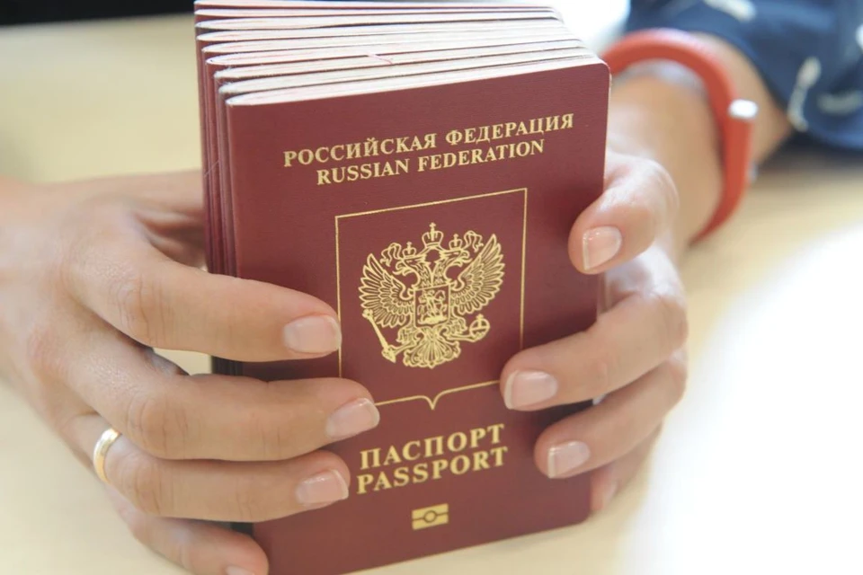 Россиянка взыскала почти 300 тыс. рублей с МВД за ошибку в загранпаспорте