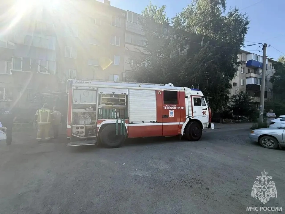 Огонь охватил кухню квартиры