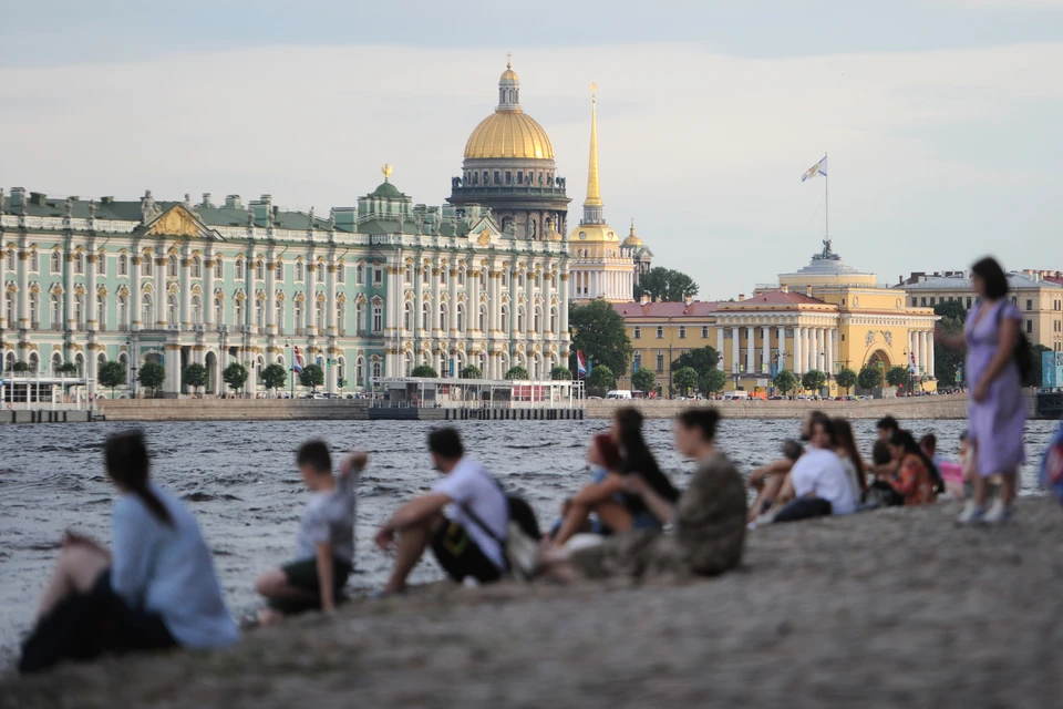 В Неве температура воды составила +21,2 градуса.
