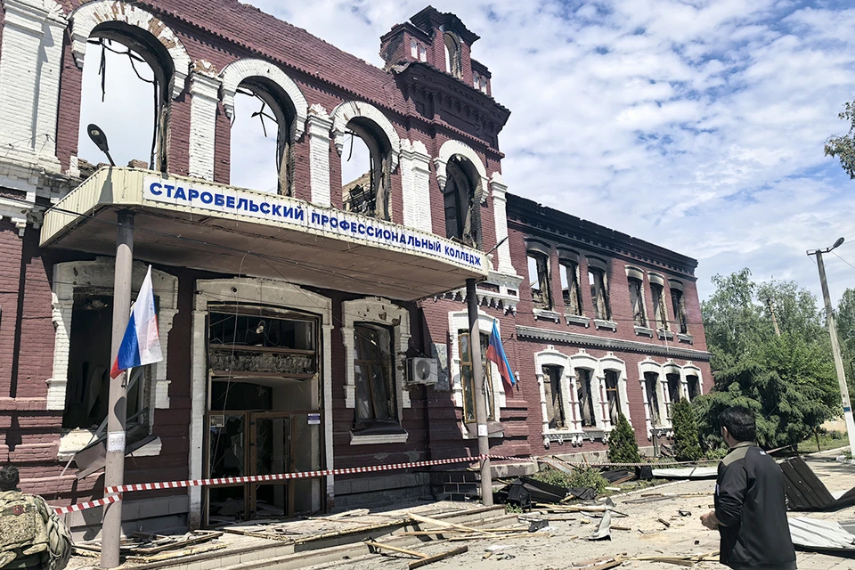 Разрушенное задние Старобельского профессионального колледжа Луганского педагогического университета.