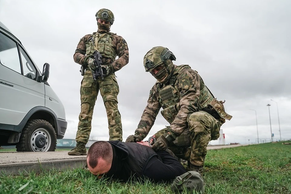 В Ростове оперативники ФСБ задержали 40-летнего предпринимателя, В Ростове задержали 40-летнего предпринимателя.