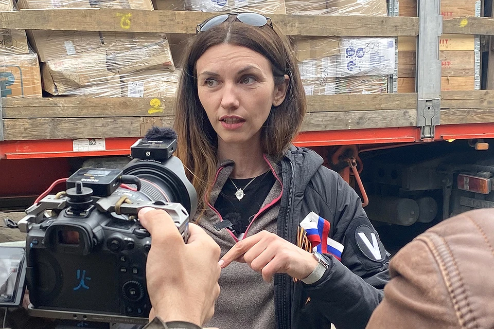Май 2023 года, Анна Новикова в Донецке. Основанный ею фонд SOS Donbass привез фуру с гуманитарной помощью из Европы.