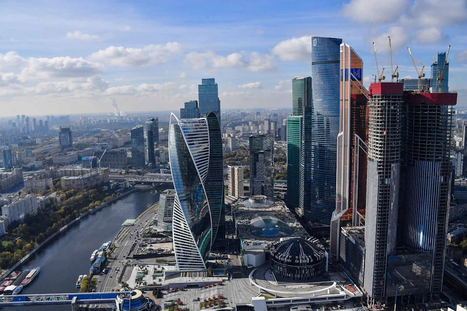 Падения лифта в Москве-Сити не было