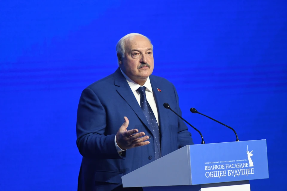 Лукашенко призвал представителей творческих профессий не лезть в политику