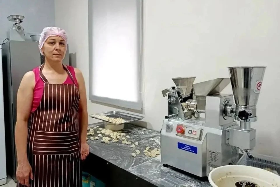 Многодетная мама по соцконтракту открыла мини-цех по производству полуфабрикатов. Фото: администрация Кировского округа